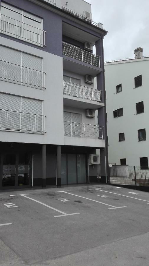 City Stylish Apartment Pola Esterno foto