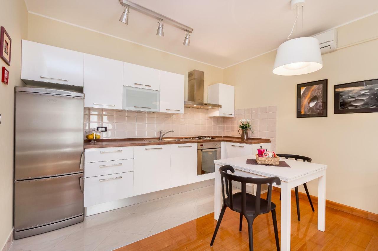 City Stylish Apartment Pola Esterno foto